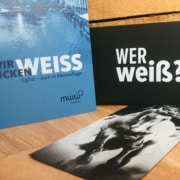 Weiss drucken auf farbigem Karton